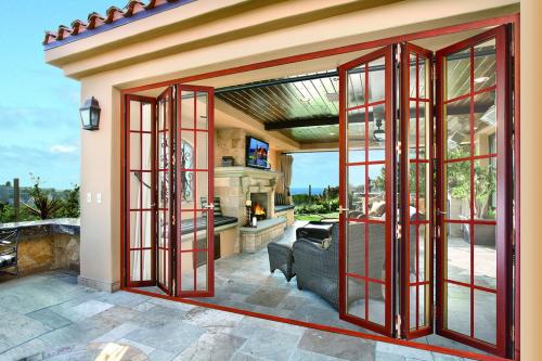 鋁（lǚ）合金門窗